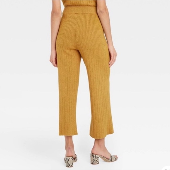 Who What Wear women’s size medium cropped knit pants. Part of a set! - Picture 2 of 9